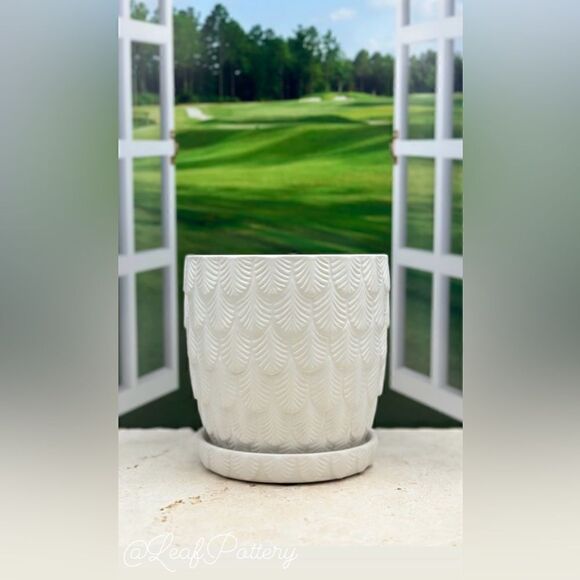 Belinha (MD) White Ceramic Planter Pot with Saucer Attached - Picture 1 of 9